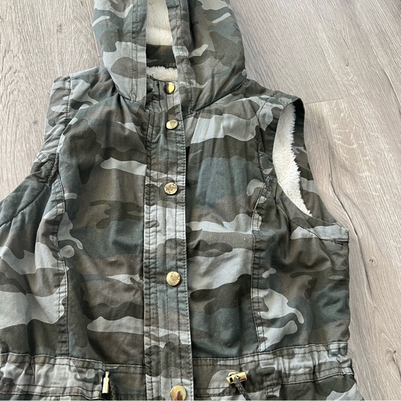Camouflage print jacket Vest - Womens - large - Camo - Picture 4 of 7